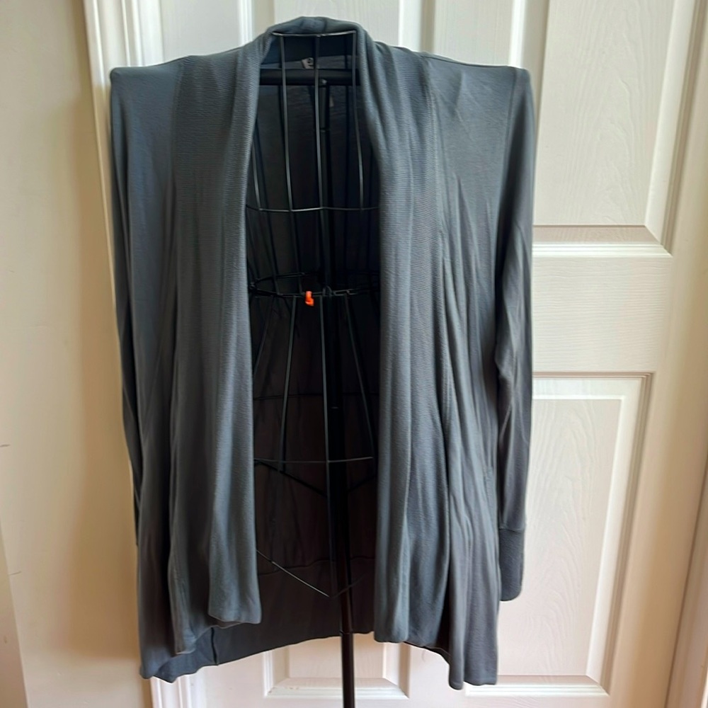 Athleta Pranayama Restore Wrap in moss green